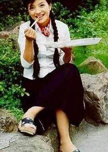 盘点蹲着吃饭的明星,揭秘娱乐圈的接地气生活瞬间