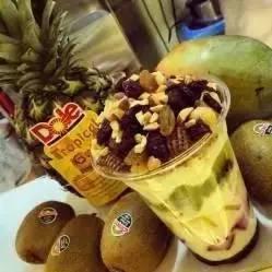 网红刨冰甜品农村妹子