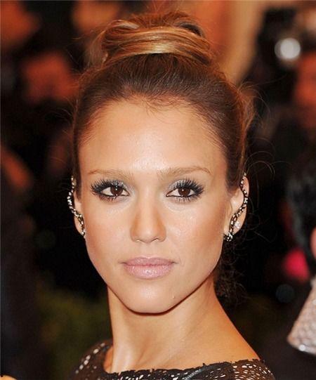 明星戴宝格丽耳环图片,戴宝格丽耳环的明星风采瞬间